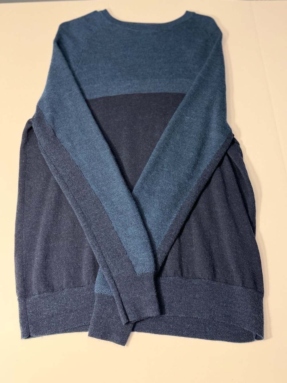 Under Armour ColdGear Sweater Size MD Blue Colorblock Crew Neck Loose